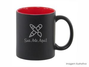 CANECA EM CERÂMICA MÁGICA FOSCA ALÇA E INTERIOR EM VERMELHO